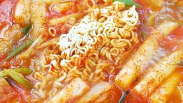 كعكة الأرز الحارة (tteokbokki)